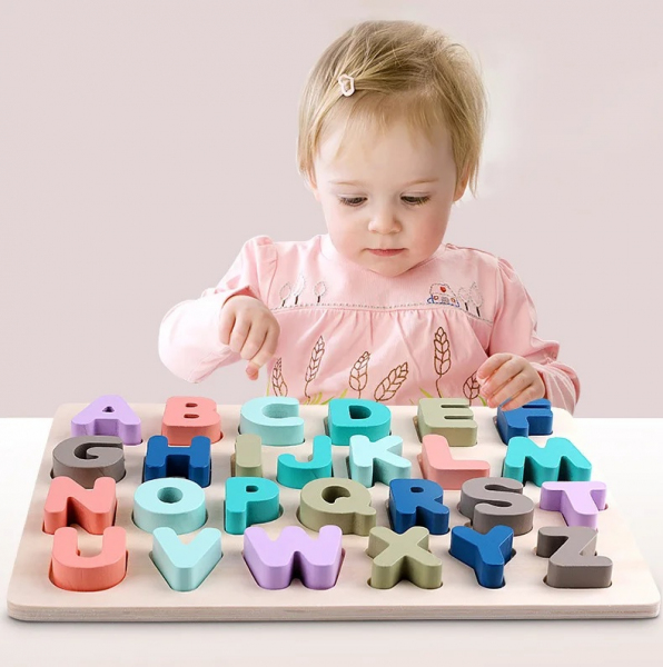 UKŁADANKA DREWNIANA - ALFABET LITERY DUŻE / 18